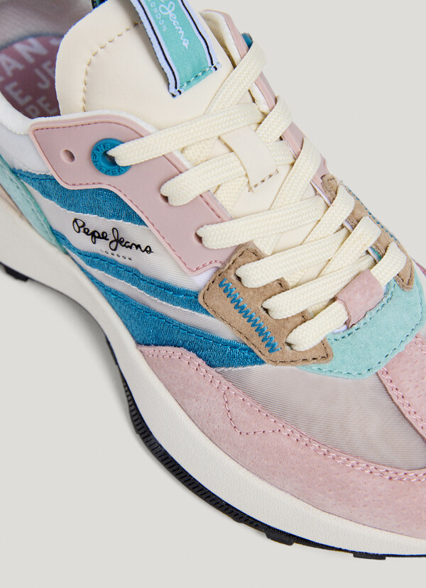 TRAINERS WITH TRANSLUCENT DETAILS