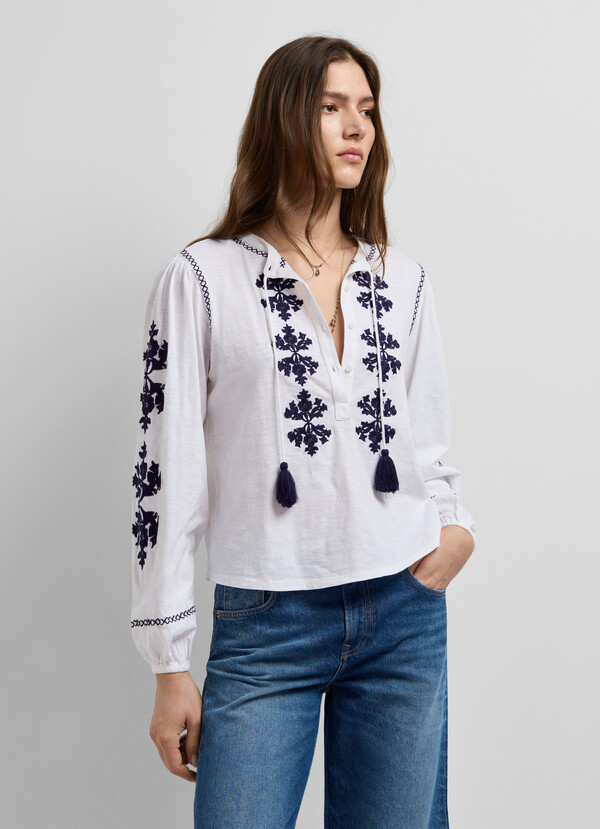 BLOUSE WITH FLORAL EMBROIDERY