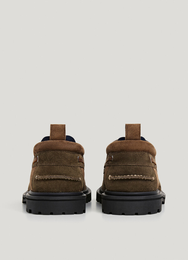 DECK SHOES IN SUEDE