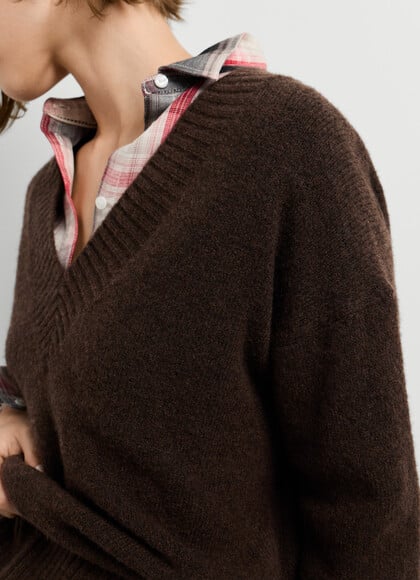 V-NECK KNIT JUMPER