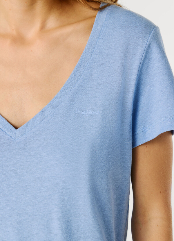 V-NECK EMBROIDERED LOGO T-SHIRT