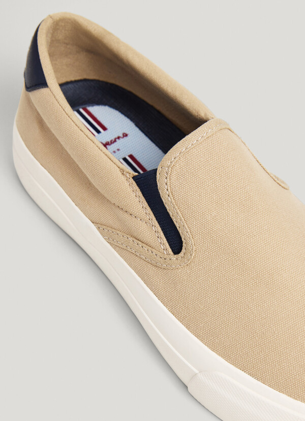 CLASSIC CANVAS TRAINERS