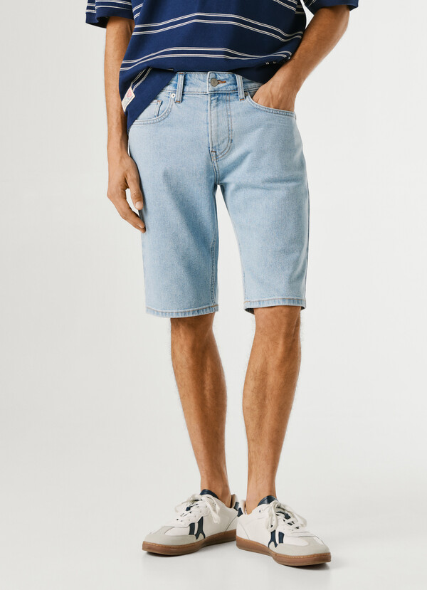 STRAIGHT FIT DENIM SHORTS