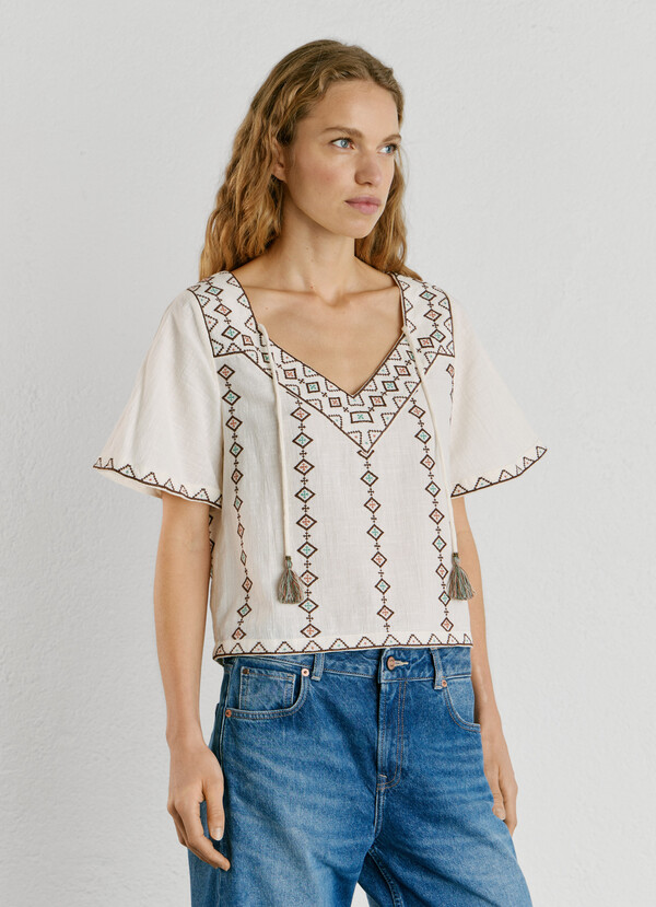 EMBROIDERED V-NECK BLOUSE