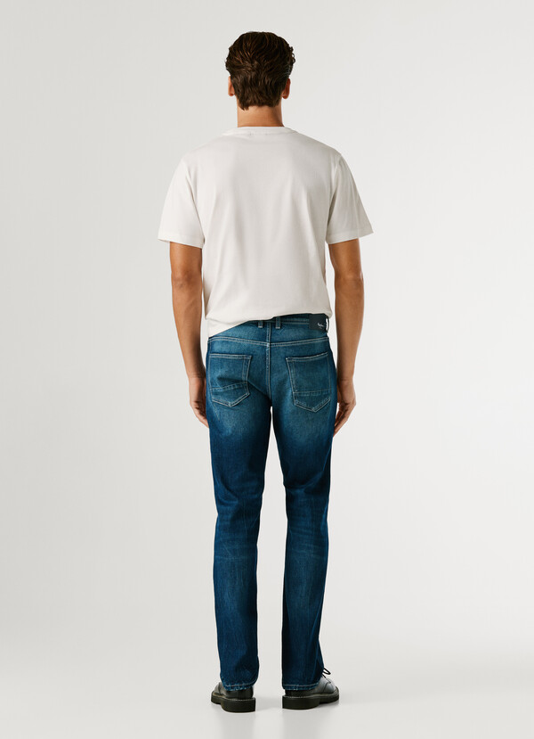 CASH - STRAIGHT FIT MID-RISE JEANS