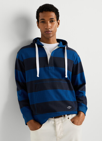 CASUAL FIT HOODIE