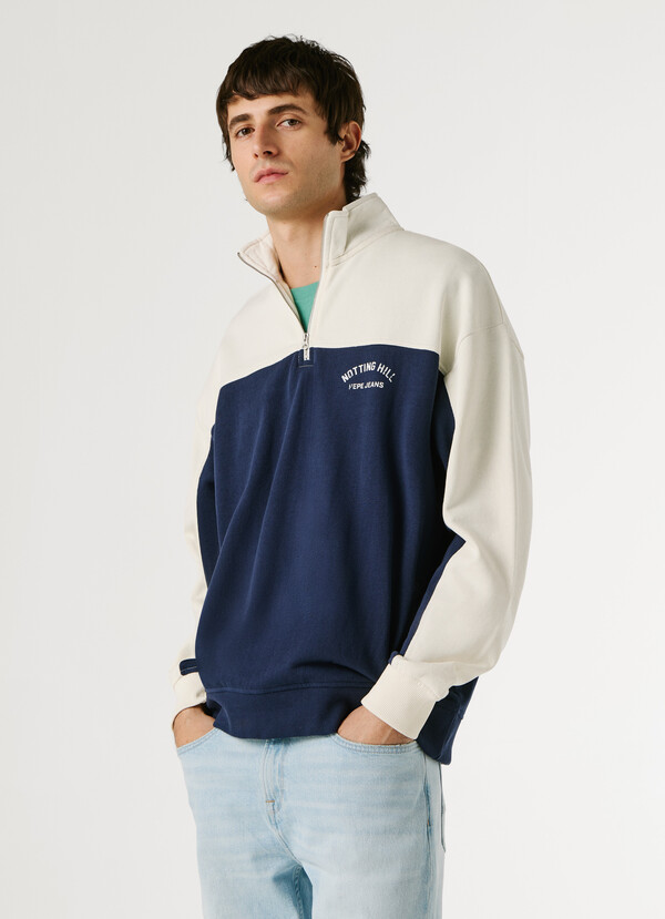 HIGH NECK HALF-ZIP SWEATSHIRT
