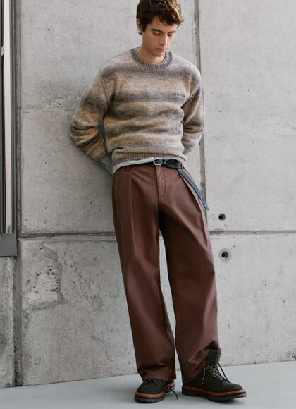 RELAXED FIT PLEATED CHINO TROUSERS