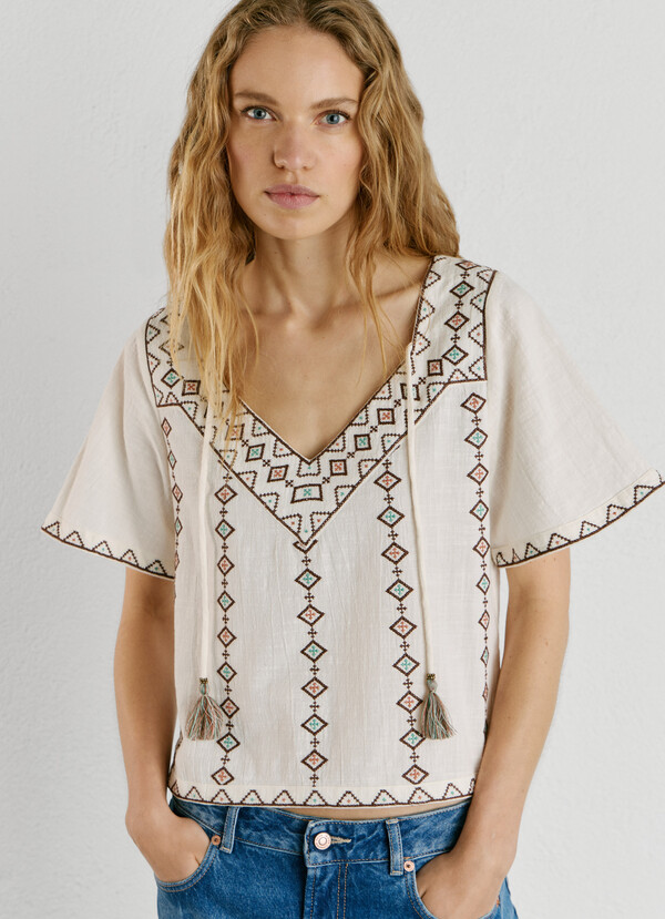EMBROIDERED V-NECK BLOUSE