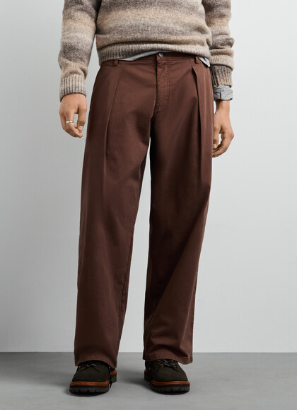 RELAXED FIT PLEATED CHINO TROUSERS