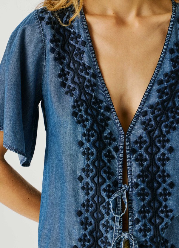 EMBROIDERED DETAILS BLOUSE