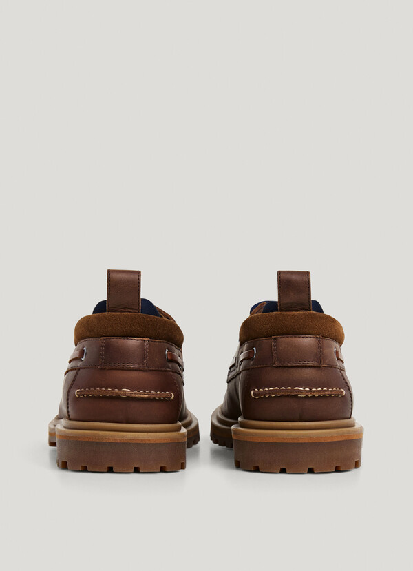 DECK SHOES IN LEATHER