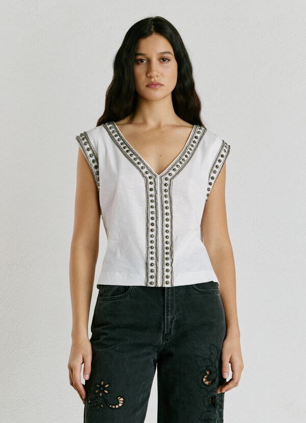 V-NECK T-SHIRT WITH STUDS