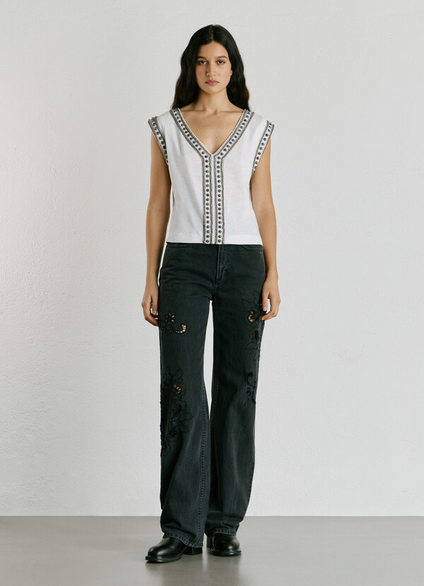 V-NECK T-SHIRT WITH STUDS