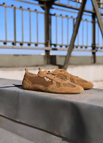 TRAINERS WITH SUEDE DETAILS