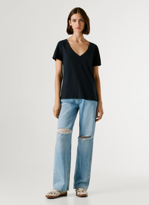 V-NECK EMBROIDERED LOGO T-SHIRT