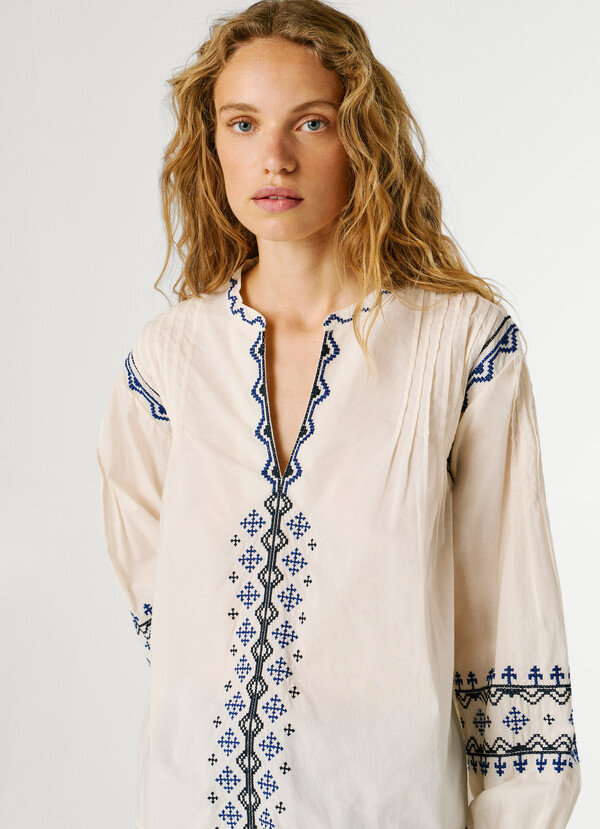 EMBROIDERED DETAILS BLOUSE