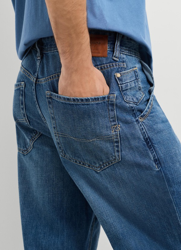 HELIX - LOW-RISE LOOSE FIT JEANS