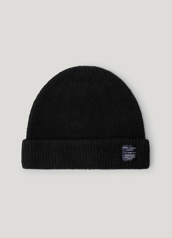 ZESTAW CZAPKA I SZALIK Z PRĄŻKOWANEGO MATERIAŁU