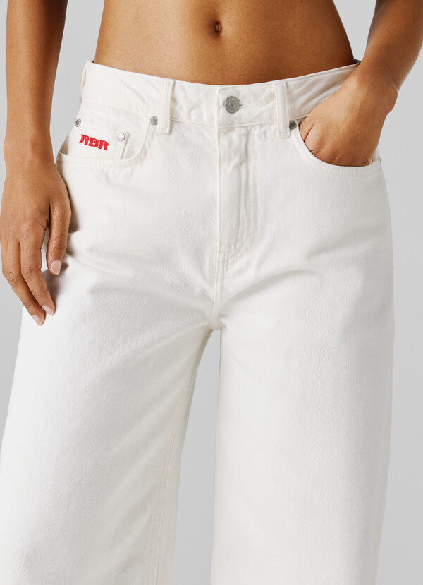 MID-RISE WIDE FIT JEANS