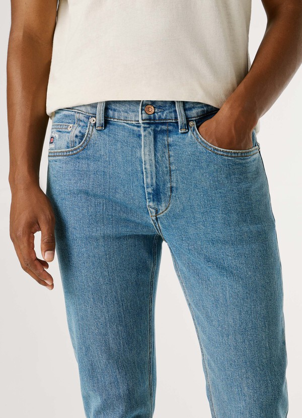 HATCH - SLIM FIT MID-RISE JEANS
