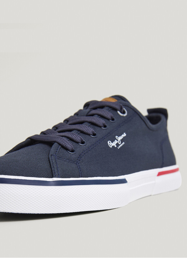 CLASSIC CANVAS TRAINERS