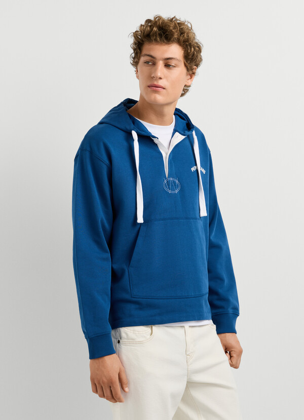CASUAL FIT HOODIE