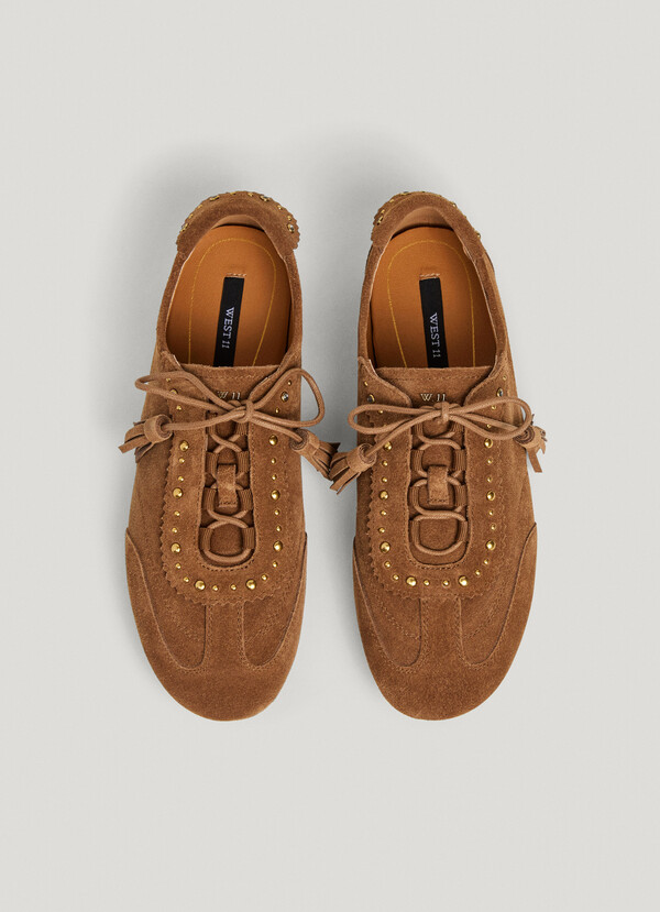CHAUSSURES EN DAIM AVEC CLOUS