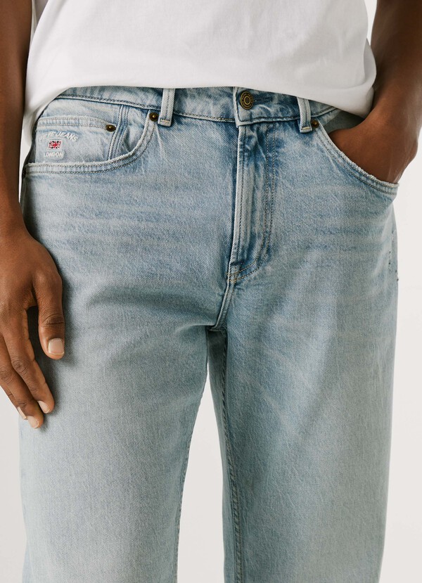 CASH - STRAIGHT FIT MID-RISE JEANS