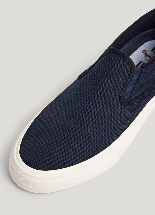 CLASSIC CANVAS TRAINERS