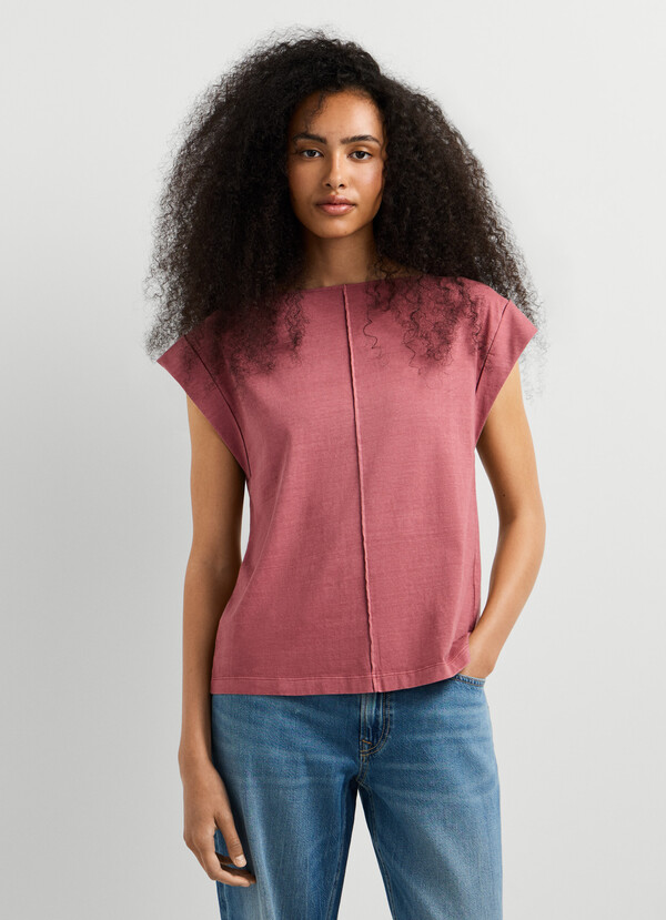 T-SHIRT WITH DECORATIVE STITCHING