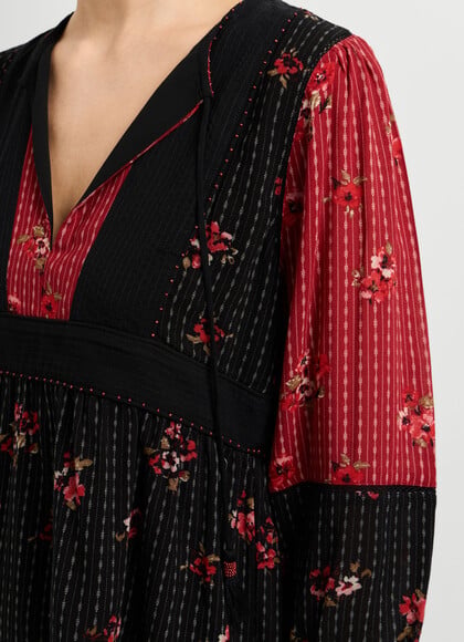 COLOR BLOCK FLUID BLOUSE