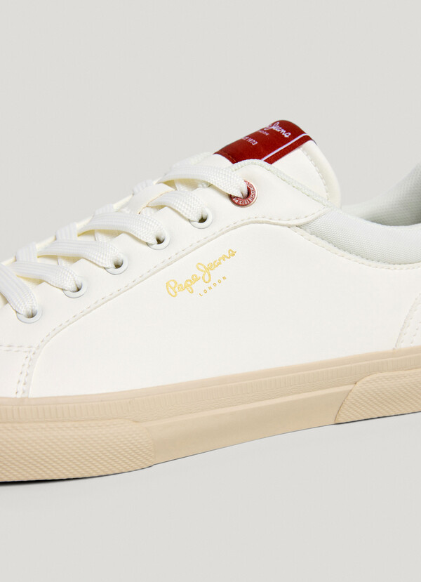 CLASSIC TRAINERS WITH SUEDE DETAILS