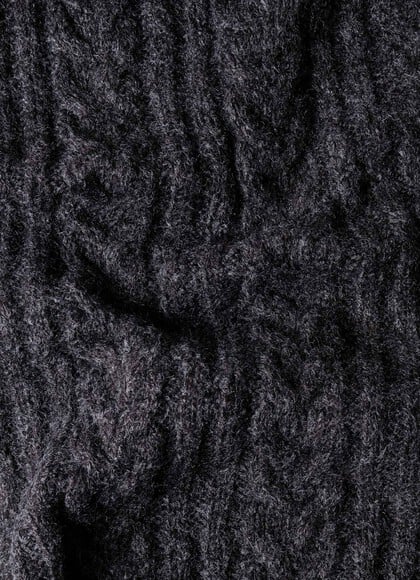 CABLE KNIT SCARF