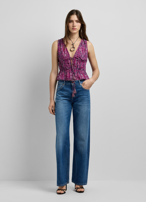 V-NECK SLEEVELESS TOP