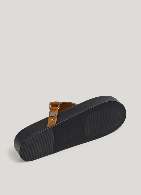 FLAT SUEDE SANDALS