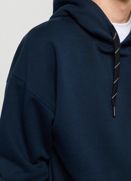 CASUAL FIT HOODIE