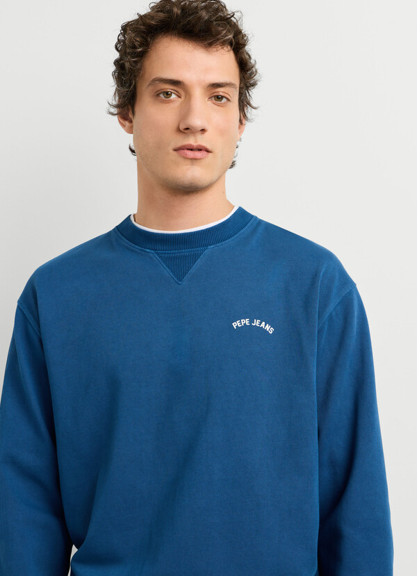 CREW NECK CASUAL FIT SWEATSHIRT