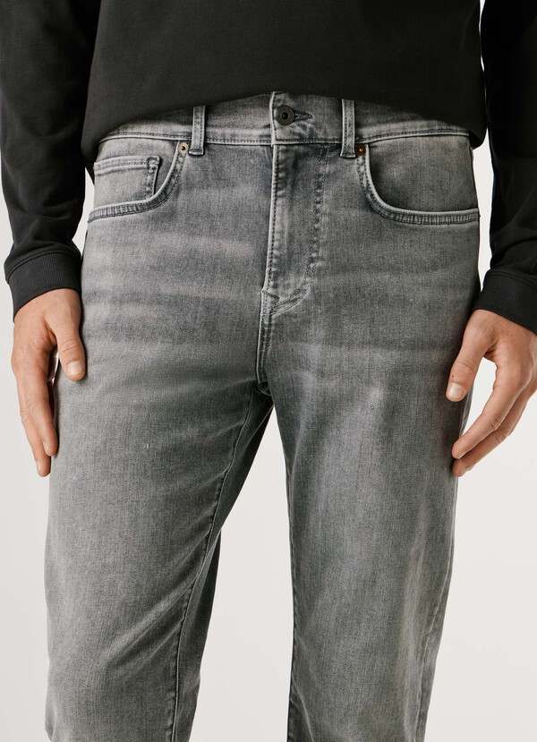HATCH - SLIM FIT MID-RISE JEANS