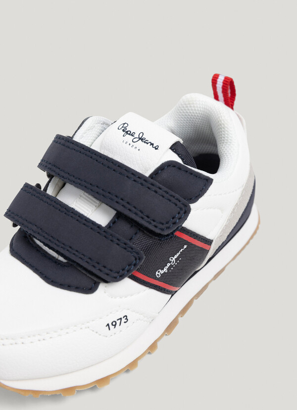 RUNNING TRAINERS WITH VELCRO CLOSURE