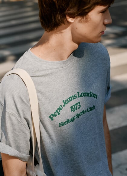 CASUAL FIT PRINTED GRAPHIC T-SHIRT