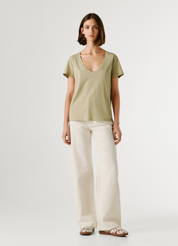 V-NECK EMBROIDERED LOGO T-SHIRT