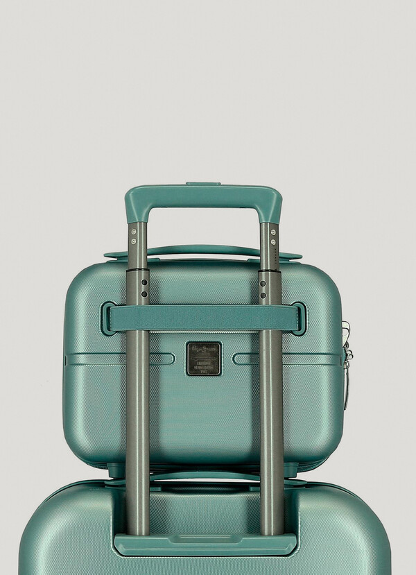 HARD-SHELL TRAVEL BAG