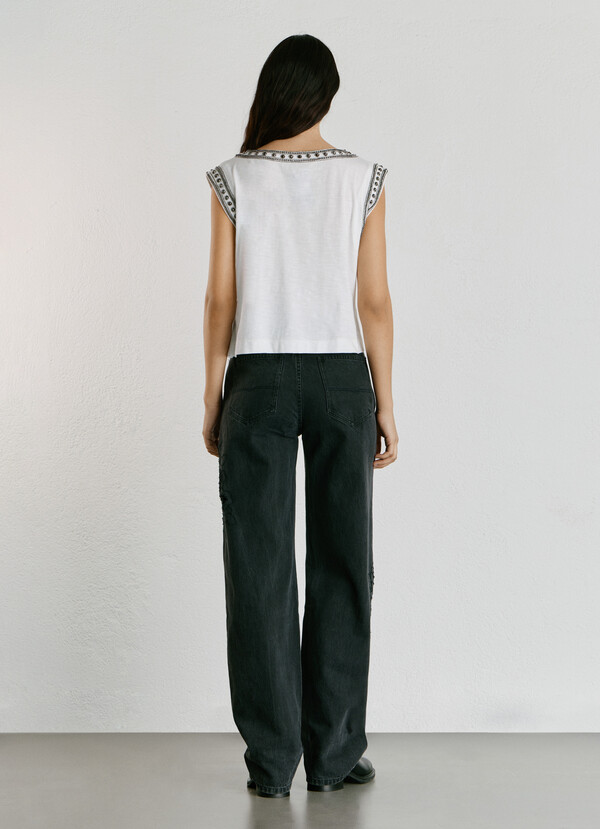 V-NECK T-SHIRT WITH STUDS