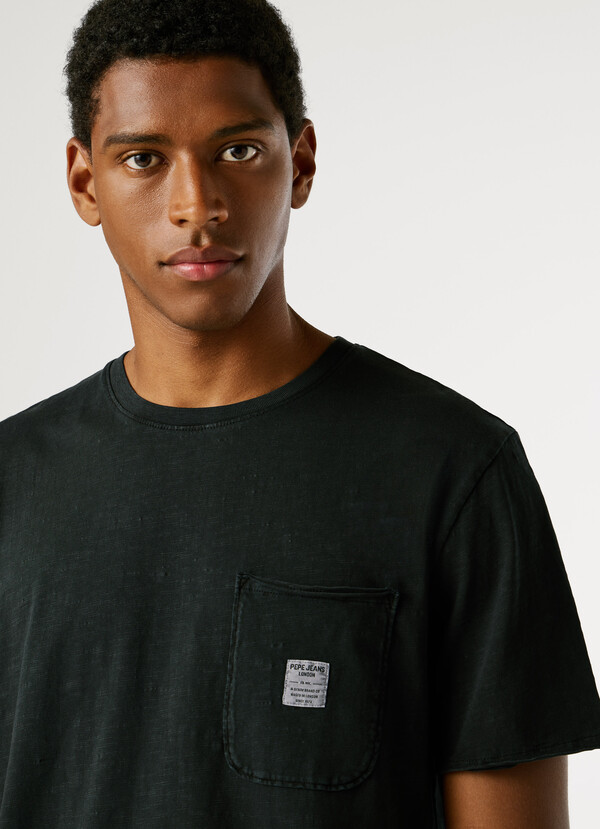 REGULAR FIT FRONT POCKET T-SHIRT