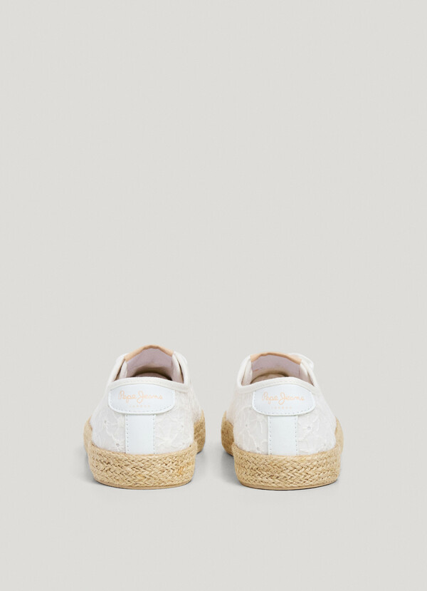 CLASSIC TRAINERS WITH EMBROIDERED DETAILS