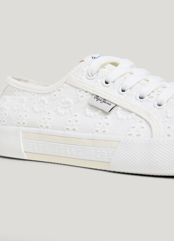 CLASSIC TRAINERS WITH EMBROIDERED DETAILS