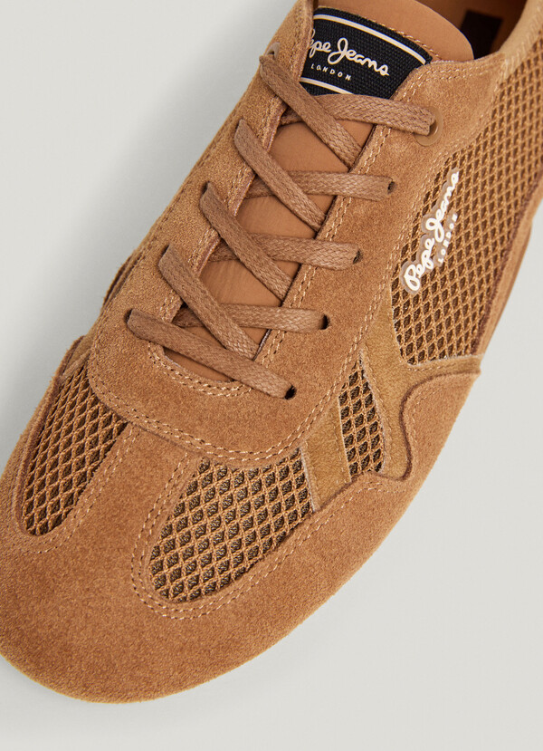 TRAINERS WITH SUEDE DETAILS