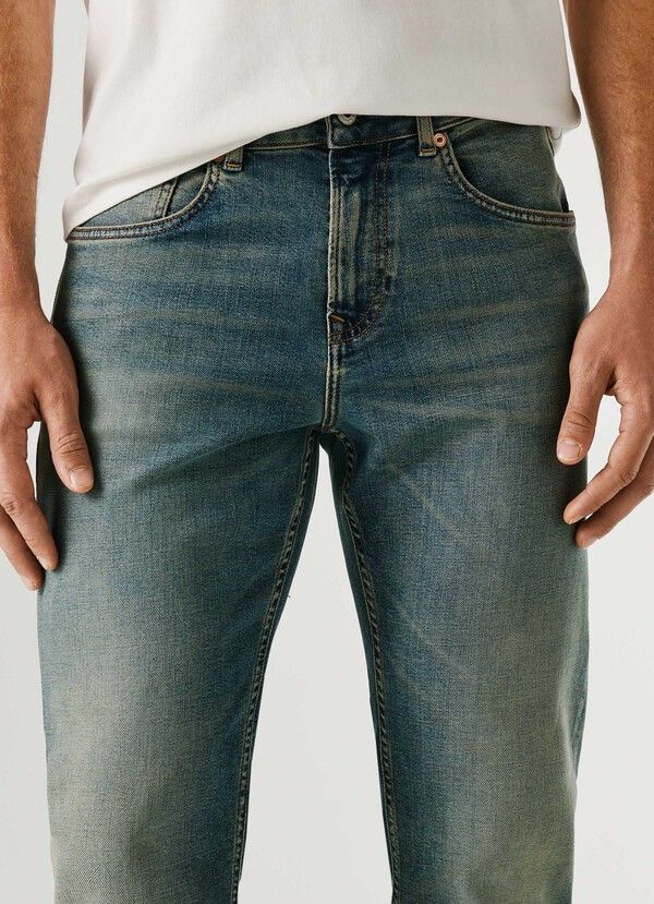 CASH - STRAIGHT FIT MID-RISE JEANS