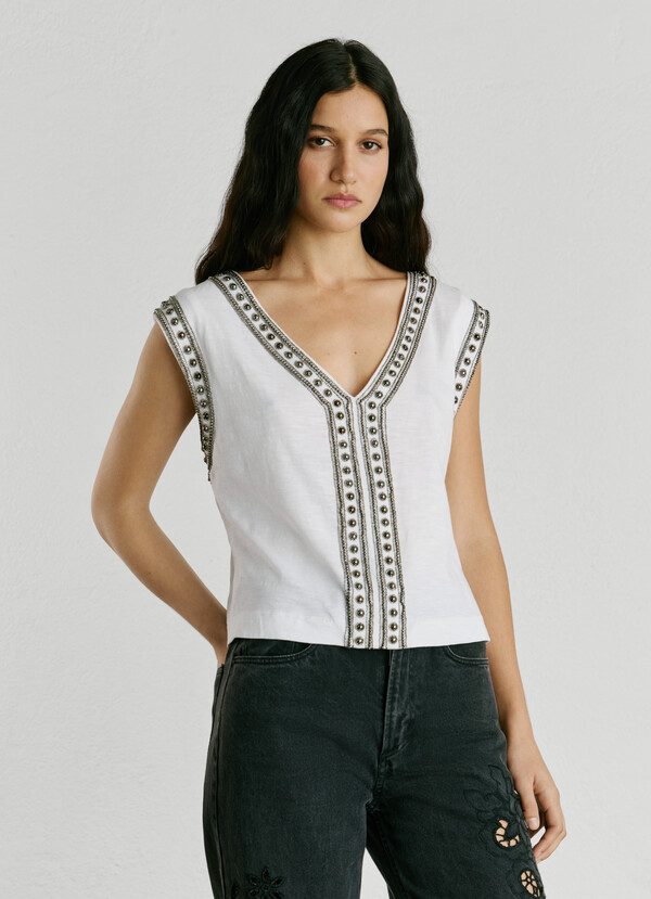 V-NECK T-SHIRT WITH STUDS